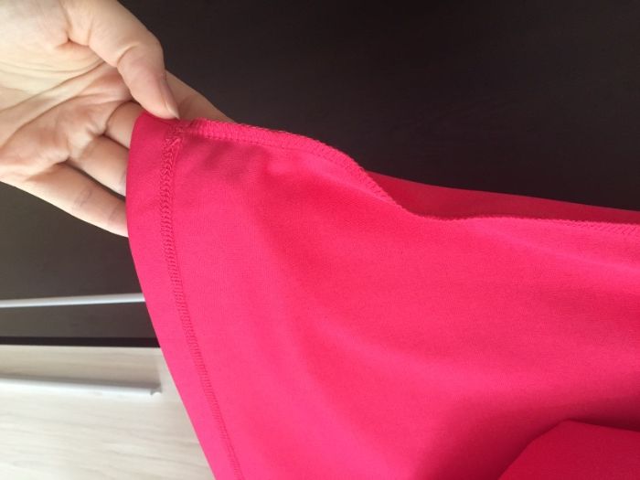 Розова плисирана пола