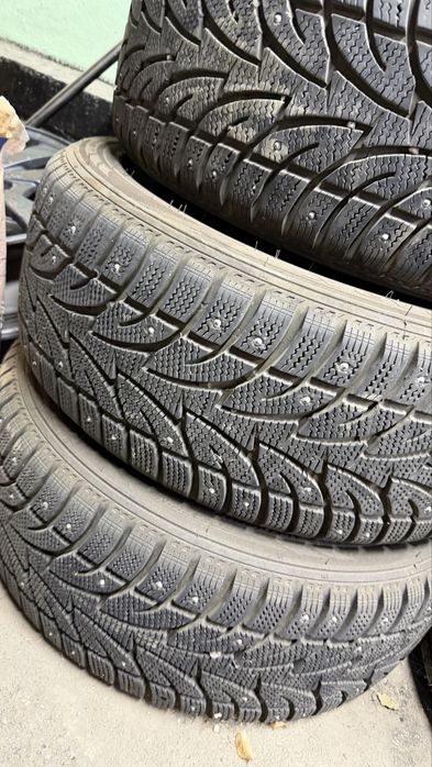 Зимние шины зимния резина комплект шипованная 215/50/17 Road x