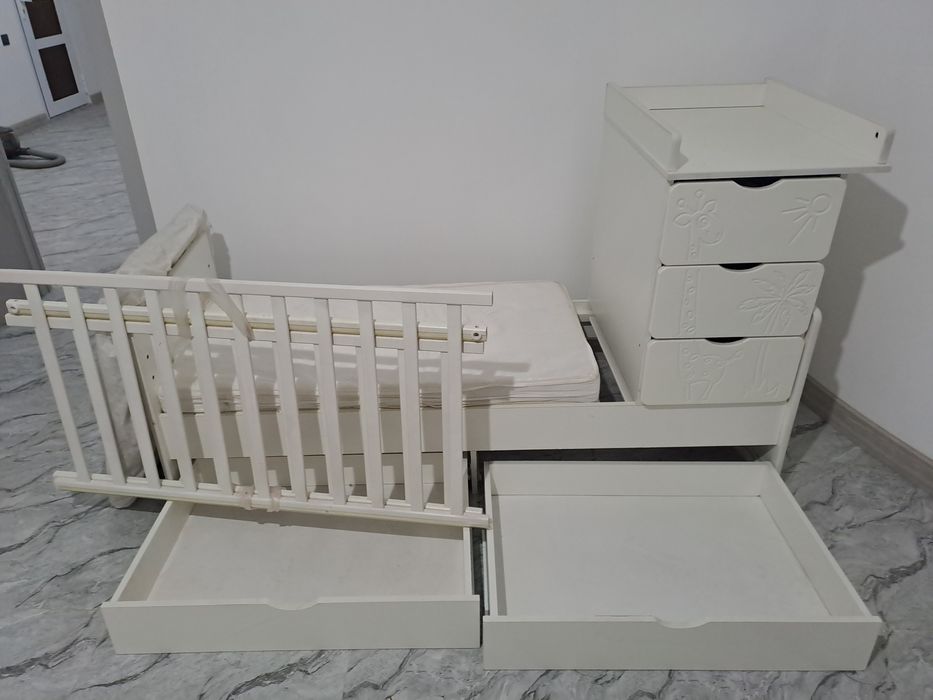 Детская кроватка