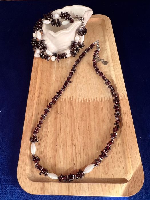 Чёкеры  с натуральными камнями