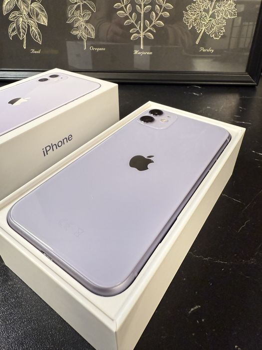 iPhone 11 purple 64GB + Apple Watch SE 40 mm слушалки и зарядно айфон