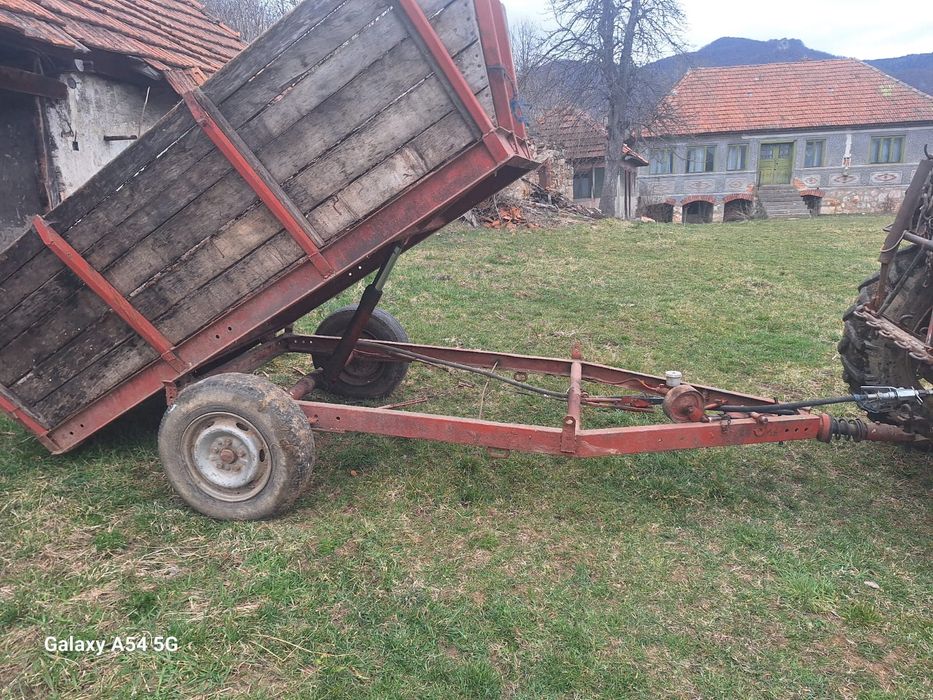 Vând Remorca agricola basculabila