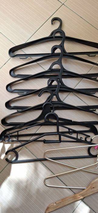 Продам вешалки (плечики)