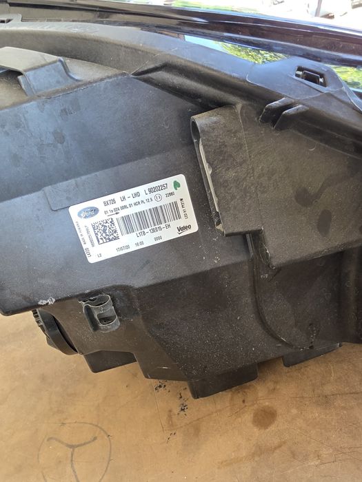 Ford PUMA 2020 ляв фар 3бр