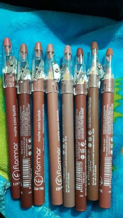 Продам  карондаши касметики