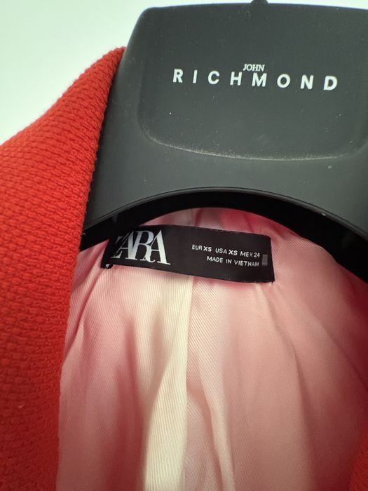 Sacou Zara Rosu cu butoni