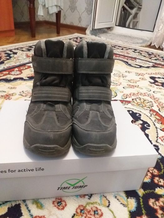 Продаётся зимняя обувь для мальчика.