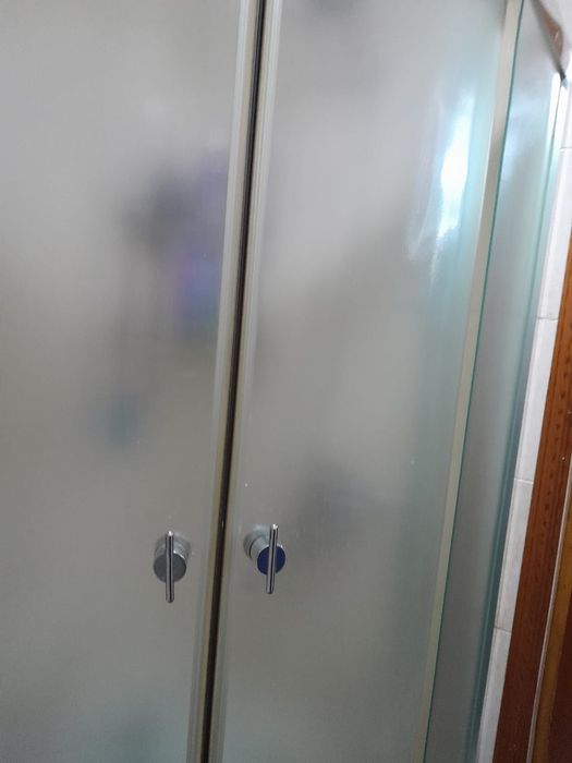 Продам  душевую кабинку .