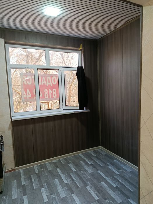 Qora qamish soy boyi 1xonali kvartira sotiladi.