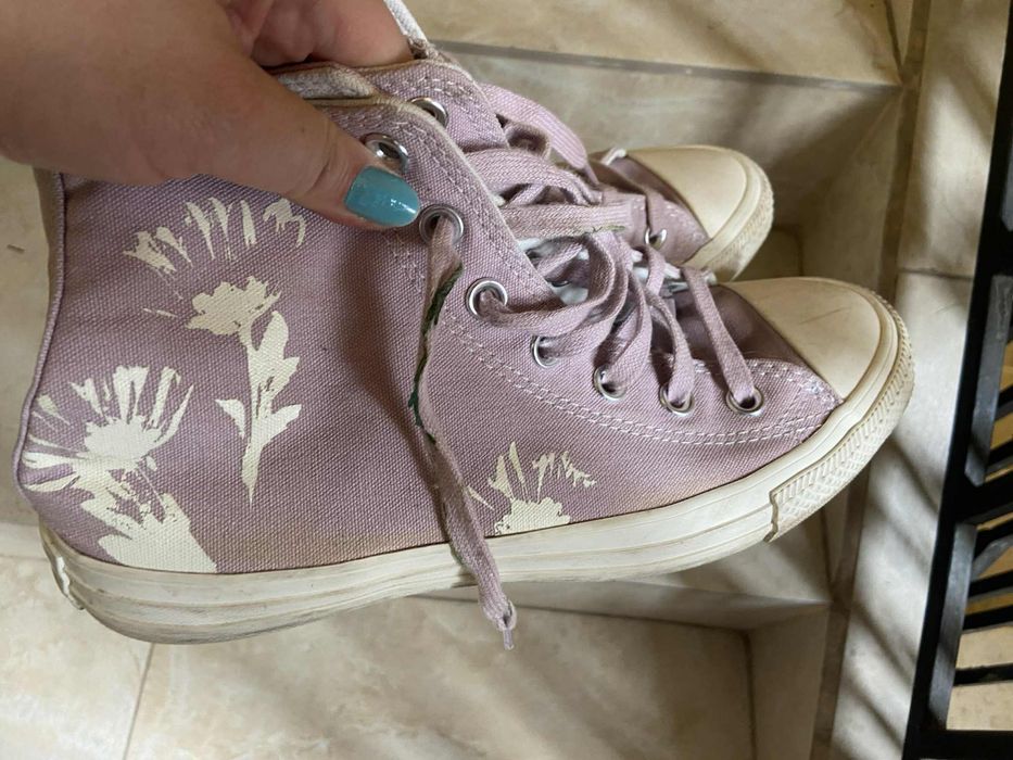 Използвани бледо лилави кецове Converse All Star. Номер 39
