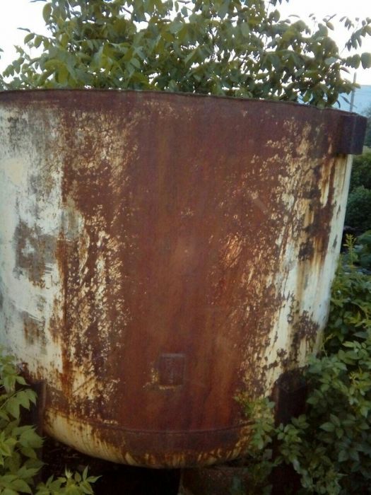 Железная ёмкость