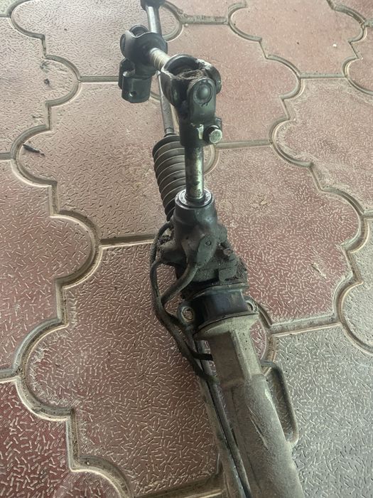 Продам рулевую рейку на субару