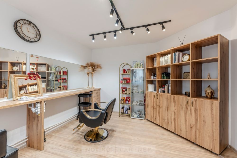 Inchiriez post de coafor