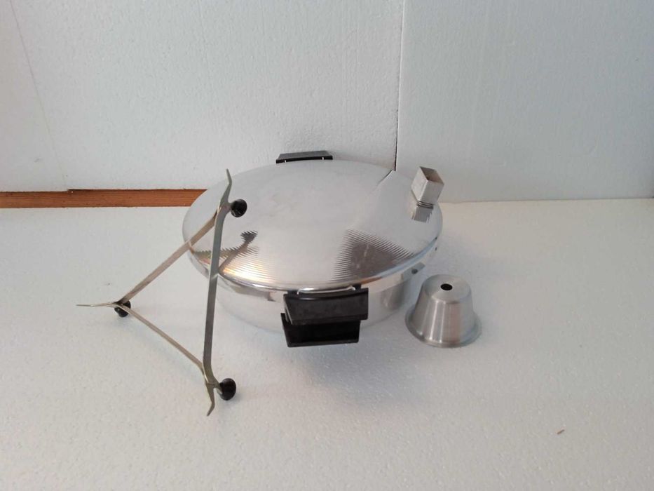 Електрически тенджери,българскиНови и втора от соца.