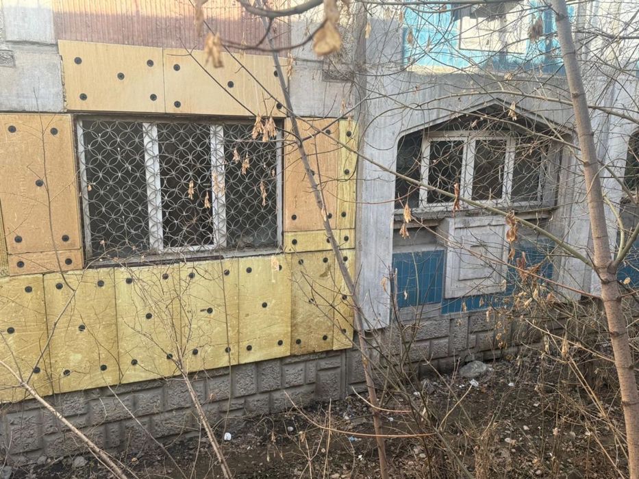 Окна и кондиционеры.