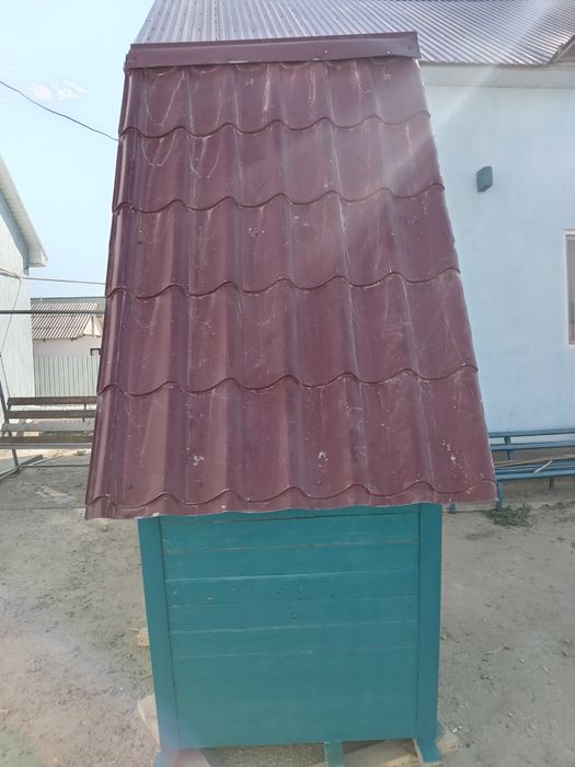 Новый деревянный туалет