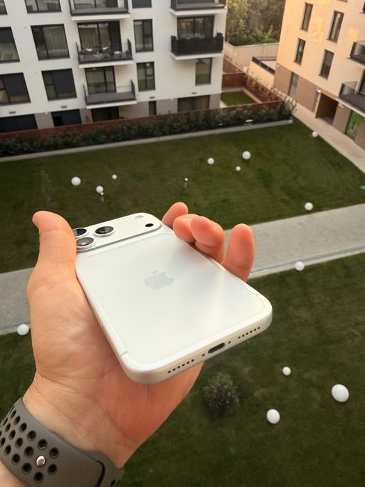 Apple iPhone 17 Pro Max 256GB in stare absolut IMPECABILA!!! Vine cu pachet complet, factura eMag 07.01.2026, garantie, 98% baterie. Telefon personal!
