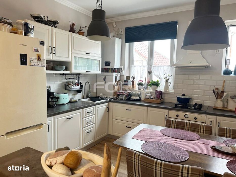 Apartament 3 camere de vanzare, la casa, zona Magheru