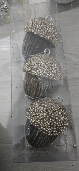 Продаются елочные игрушки желуди