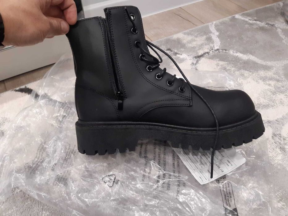 Продам мужские ботинки