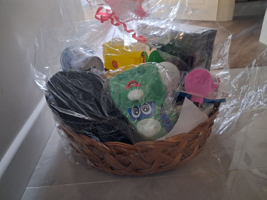 Продаю корзину с игрушками