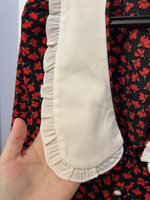 Платье с открытый декальте