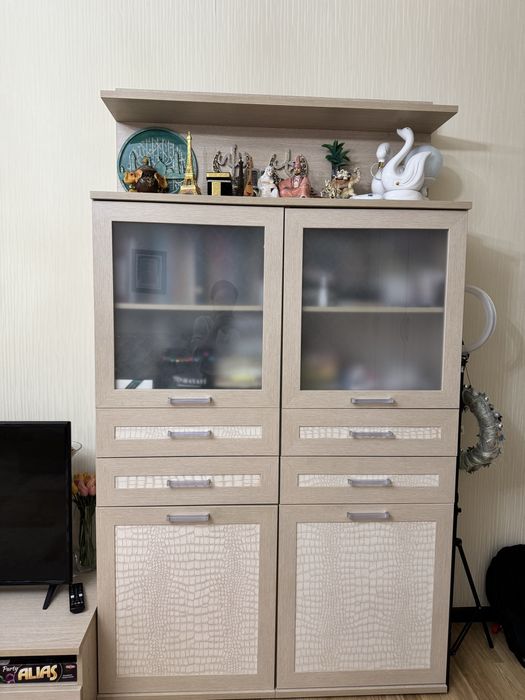 Шкаф горка для зала