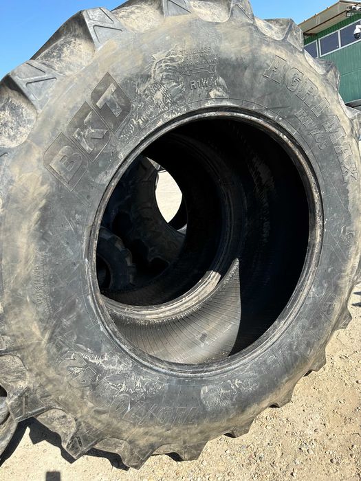 Anvelope de tractor 710.70 R42 BKT