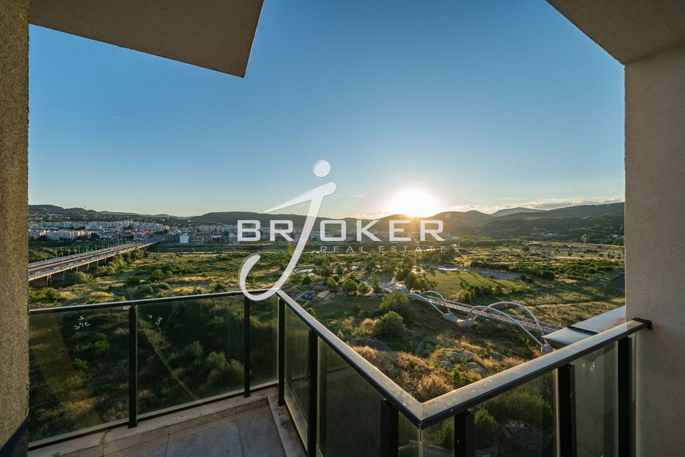 Продава се Многостаен апартамент в Кърджали, Център - 299 кв.м за 1004 €/кв.м - Снимка #3