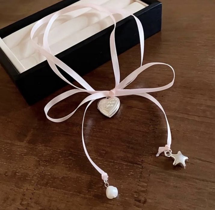 Красивый чокер с сердечком