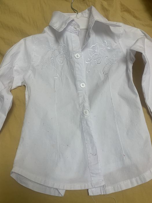 Camasa fetite 4-5 ani foarte frumoasa