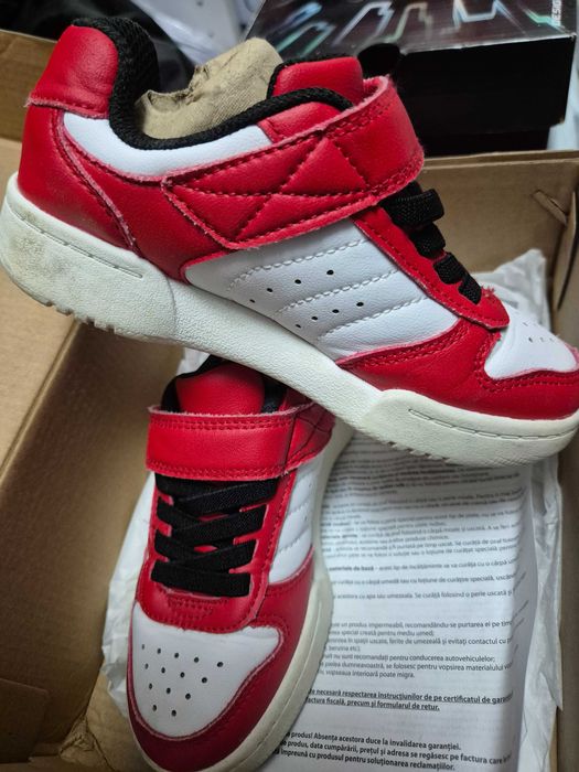 Adidasi skechers mar 27