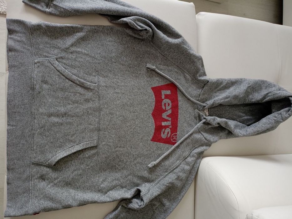 Vând hanorac Levis calitate,mărimea L,in stare perfecta.