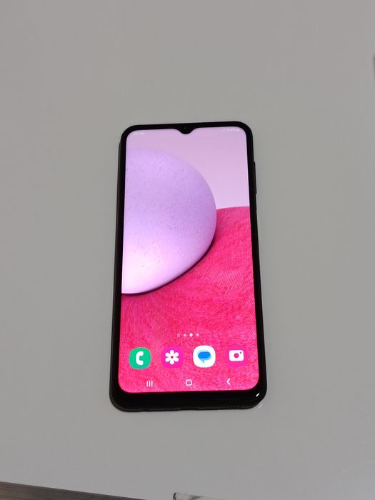 Samsung A 13 sotiladi.