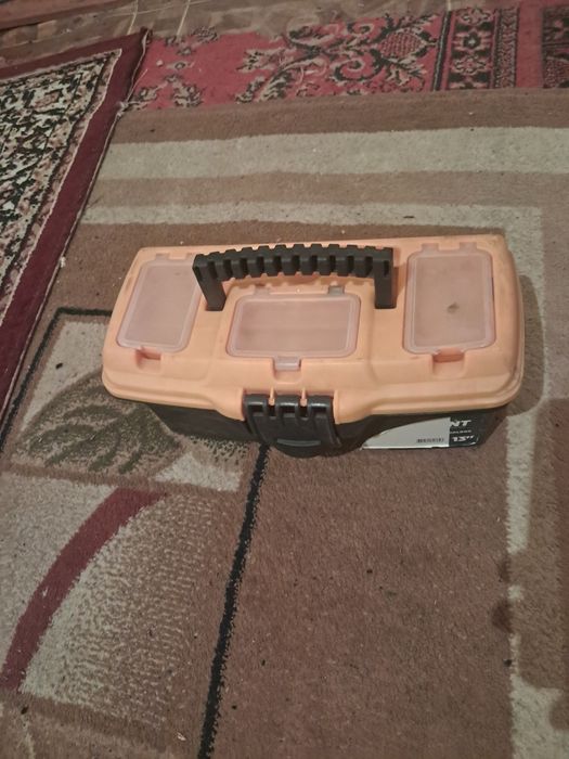 Ящик для инструментов продаётся