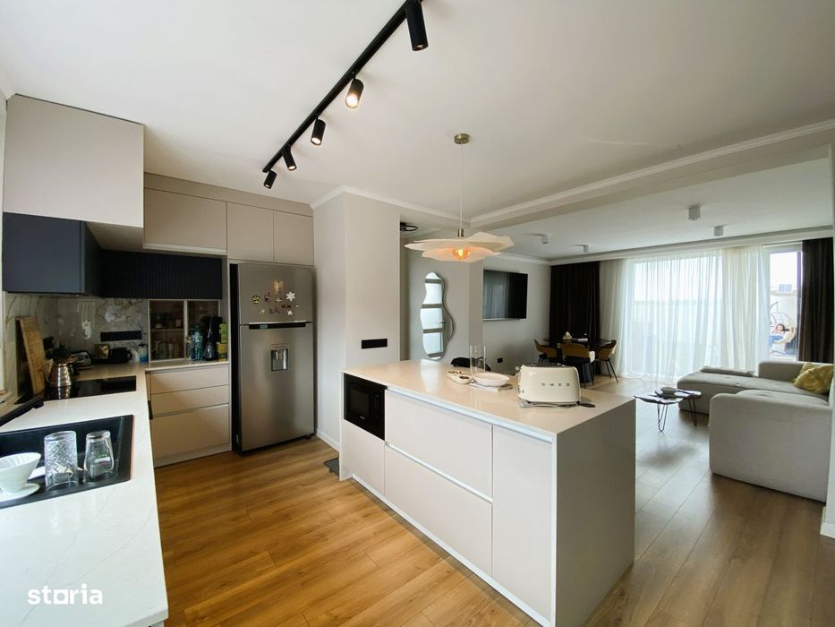Duplex cu 4 camere 2 bai si curte libera 200 mp in Cisnadie