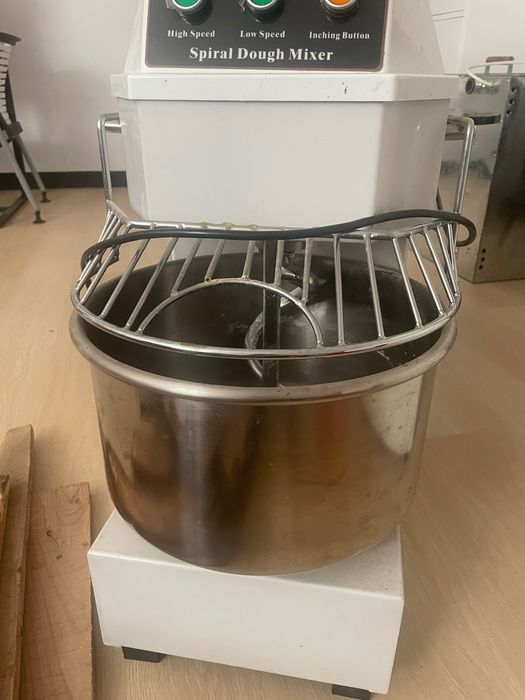 Продается тестомес и печка