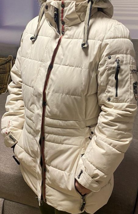 Продам женскую куртку