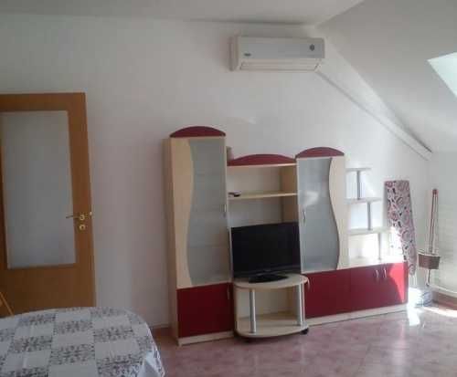 Дава се под наем Двустаен апартамент в Бургас, Лазур - 75 кв.м за 225 € - Снимка #2