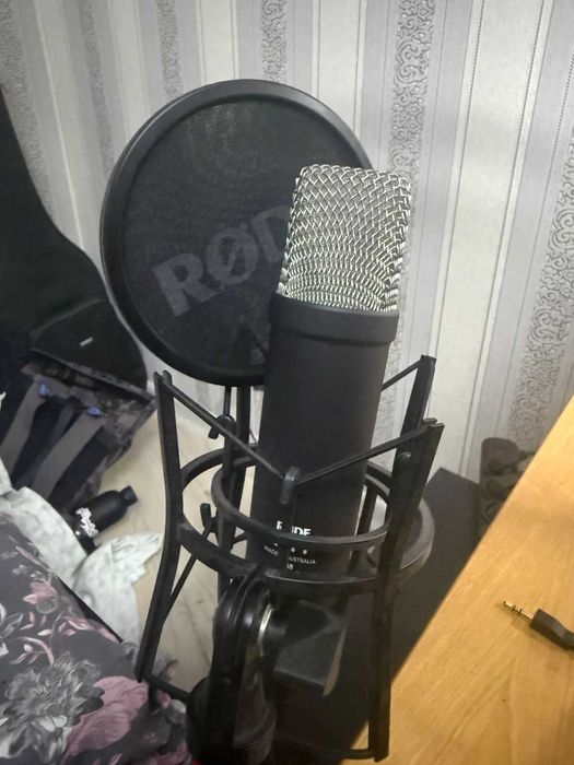 Продам микрофон Rode NT1