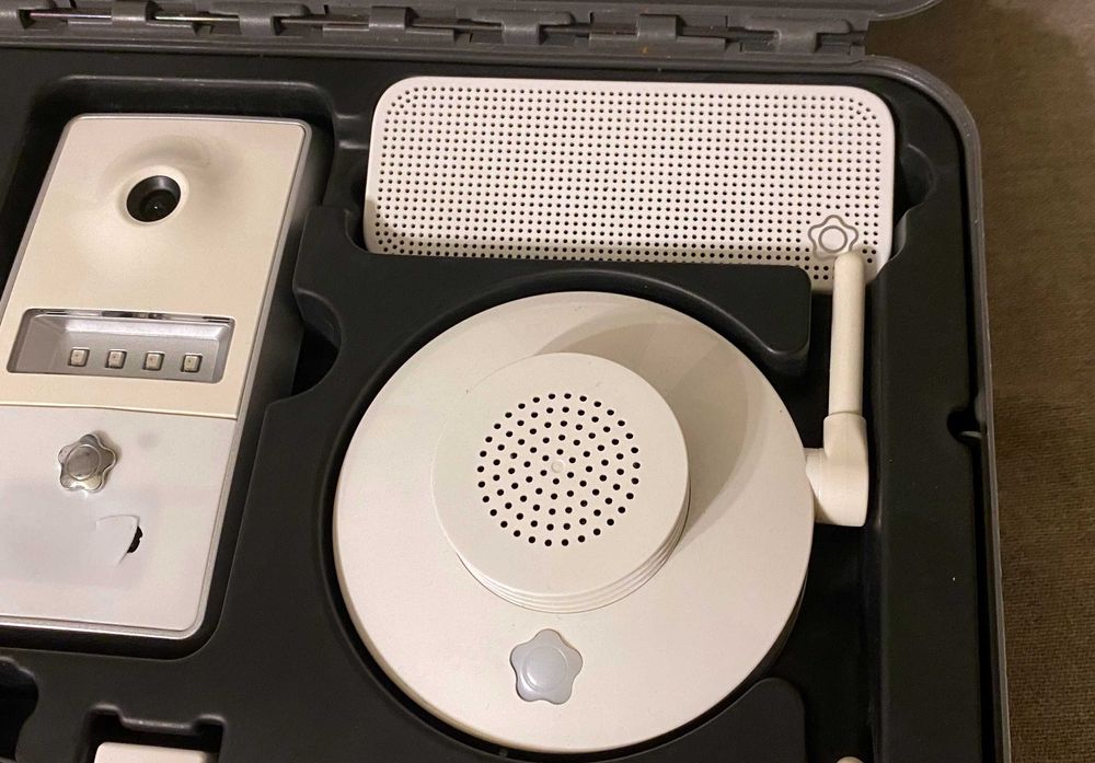 Kit sistem alarma Verisure Alarms IQ fum miscare usi video wifi interf