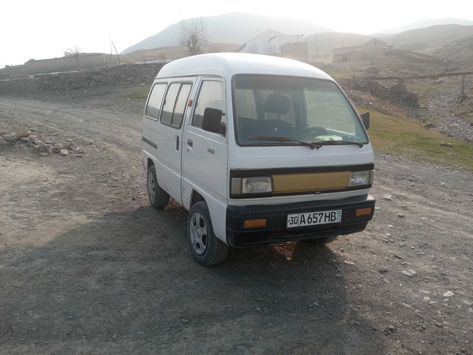 Mashina sotiladi zudlik bilan