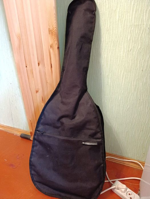 Продам гитару с чехолом
