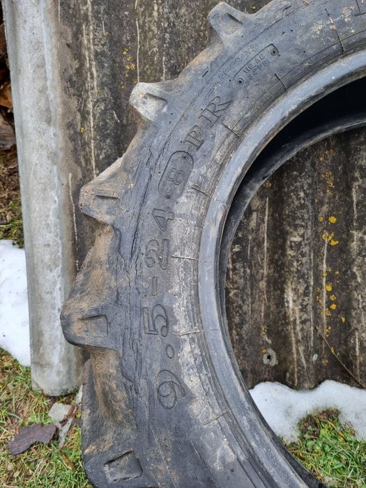 Vând 2 cauciucuri 9.5 r24