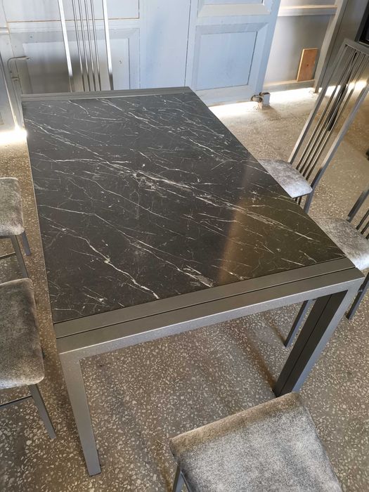 Стол со стульями