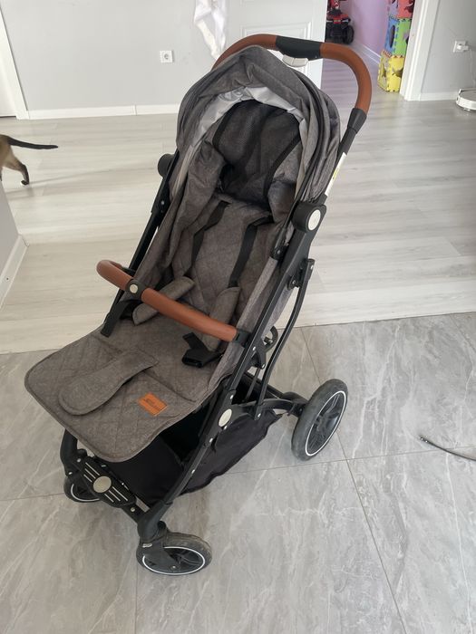 Продам прогулочную коляску skillmax.