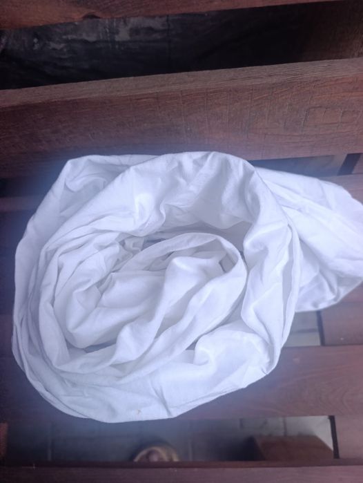 Продам простынь на резинке