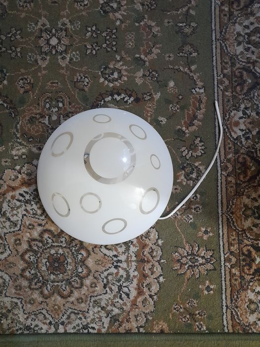 Срочно. Настенный и потолочный светильник.Работает,1шт