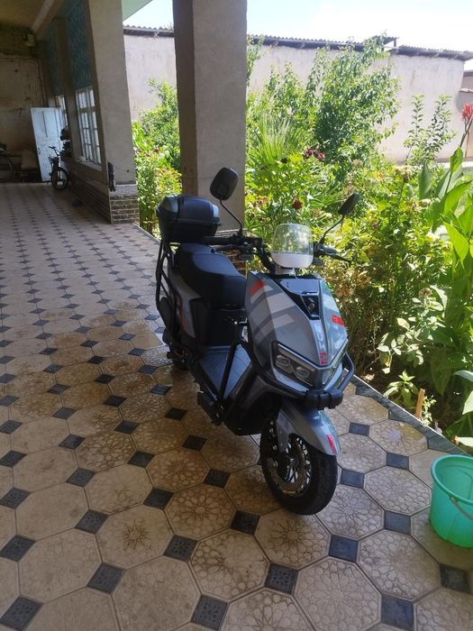 Wasat skuter yaqinda olingan