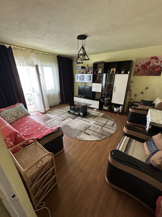 Apartament 3 camere,parter de vânzare